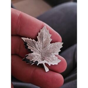 VINTAGE BOND BOYD STERLING SILVER PIN BROOCH MAPLE LEAF